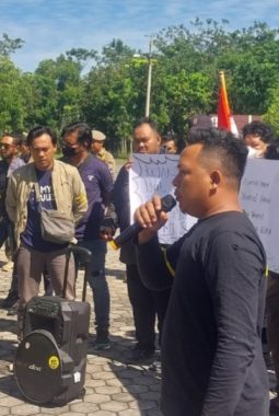 GEPASS Kepung Kantor Kejari dan Kantor Bupati OKU Timur, Desak Segera Tetapkan Tersangka Kholid Mawardi dan HM Adi Nugraha Purna Yudha